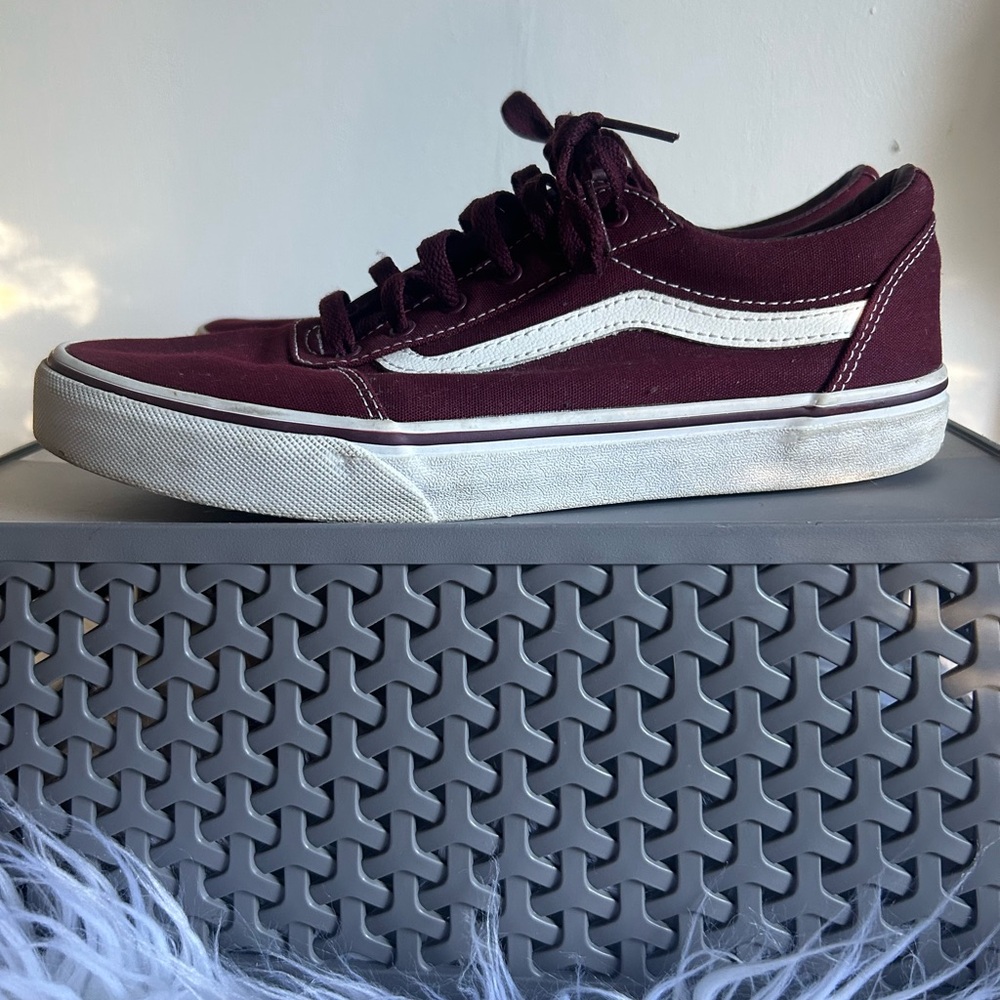 Vans Ward Lo Sneaker in Bordeaux Size Y7